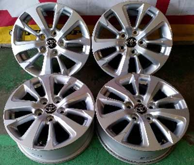 買取実績・ヤリスクロス純正アルミホイール-1