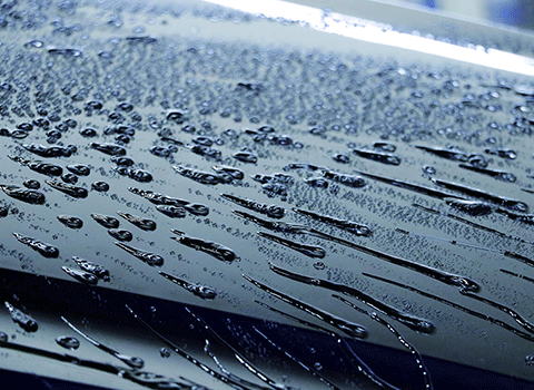 汚れさえはじく驚くほど強力な、はっ水力で車が汚れない